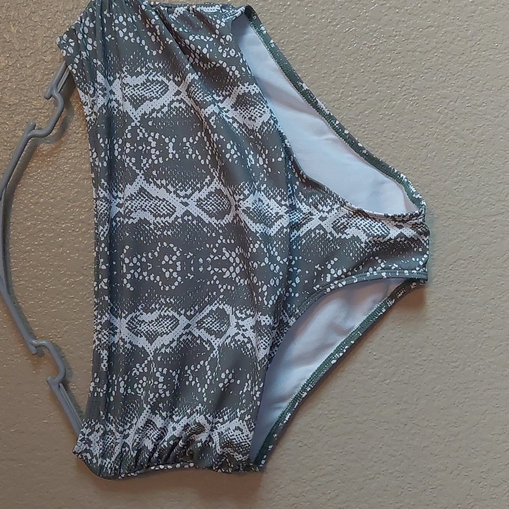 Bathing Suit - Picture 3 of 3